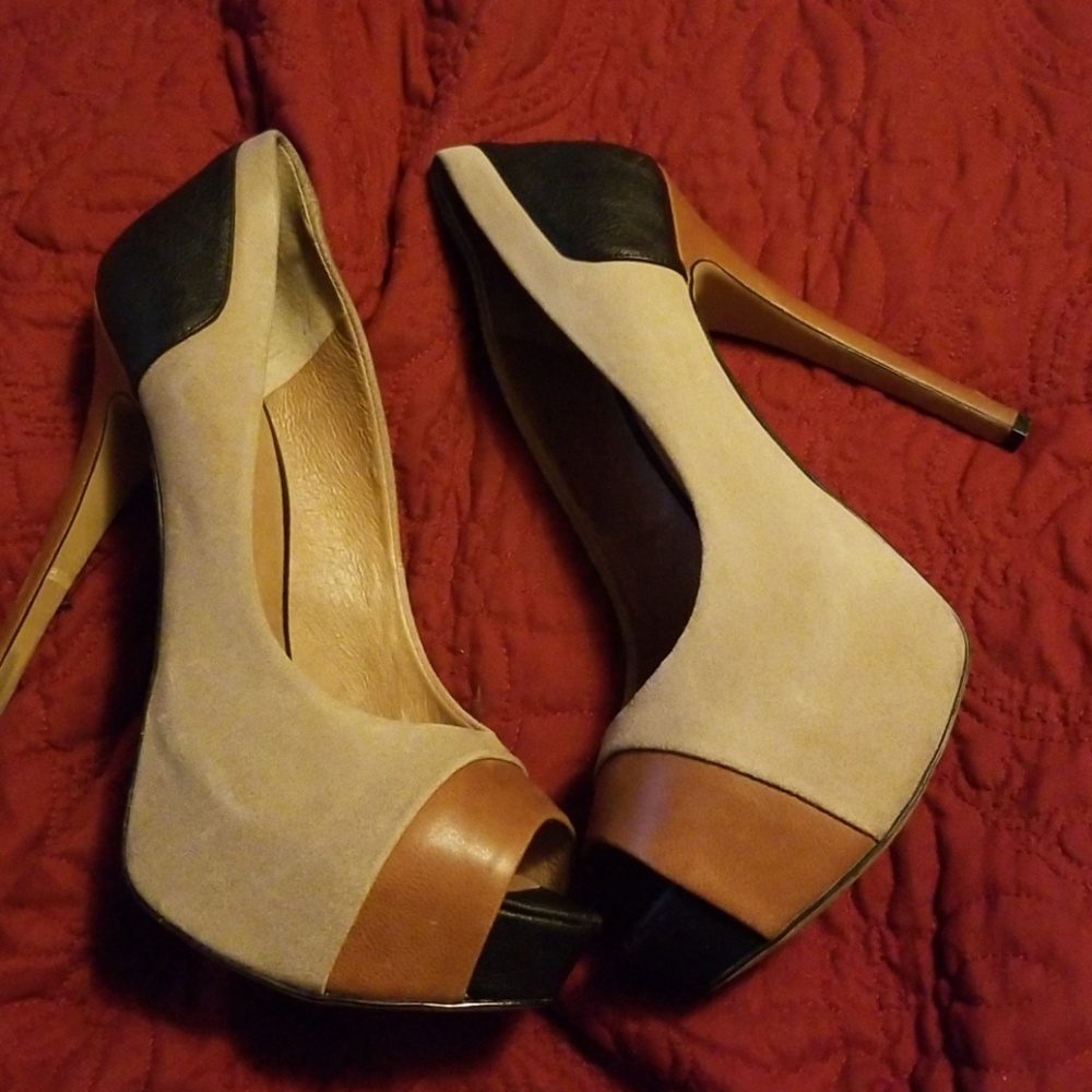 Tan combo peep toe